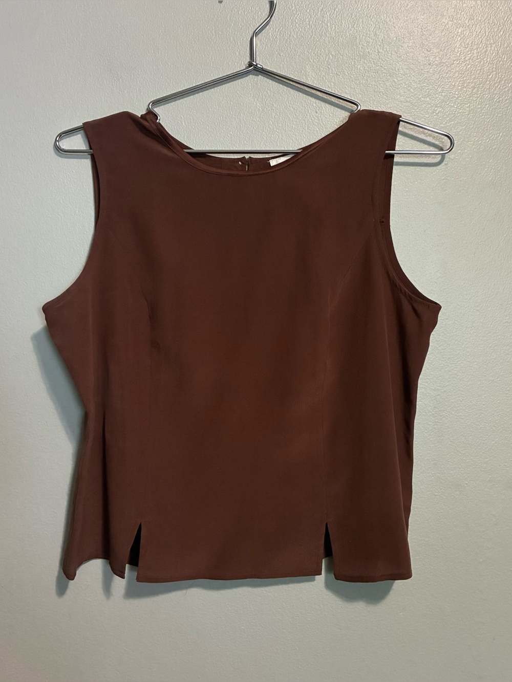 Petite Sophisticate & Co 100% Silk Sleeveless Blouse Brown Petite Women’s Top